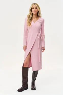 Sukienka dzianinowa midi Gentle Blush