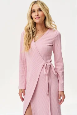 Sukienka dzianinowa midi Gentle Blush