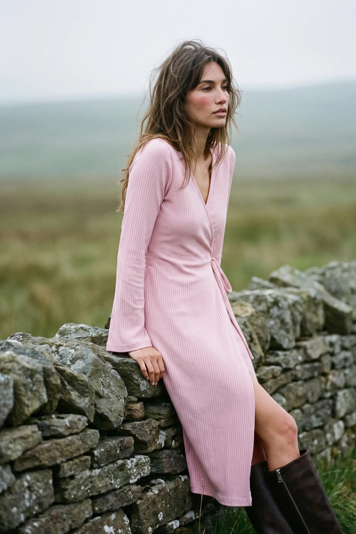 Sukienka dzianinowa midi Gentle Blush