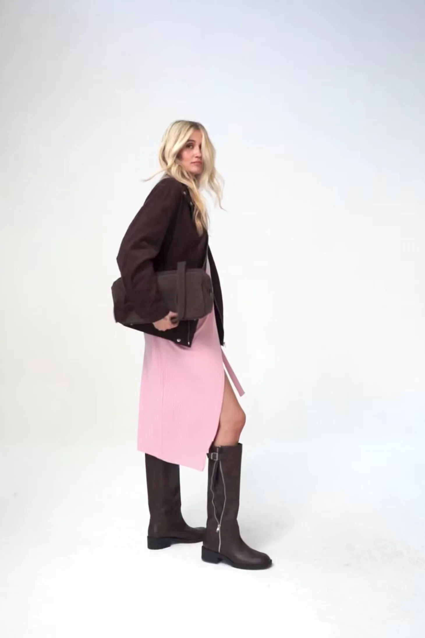 Sukienka dzianinowa midi Gentle Blush