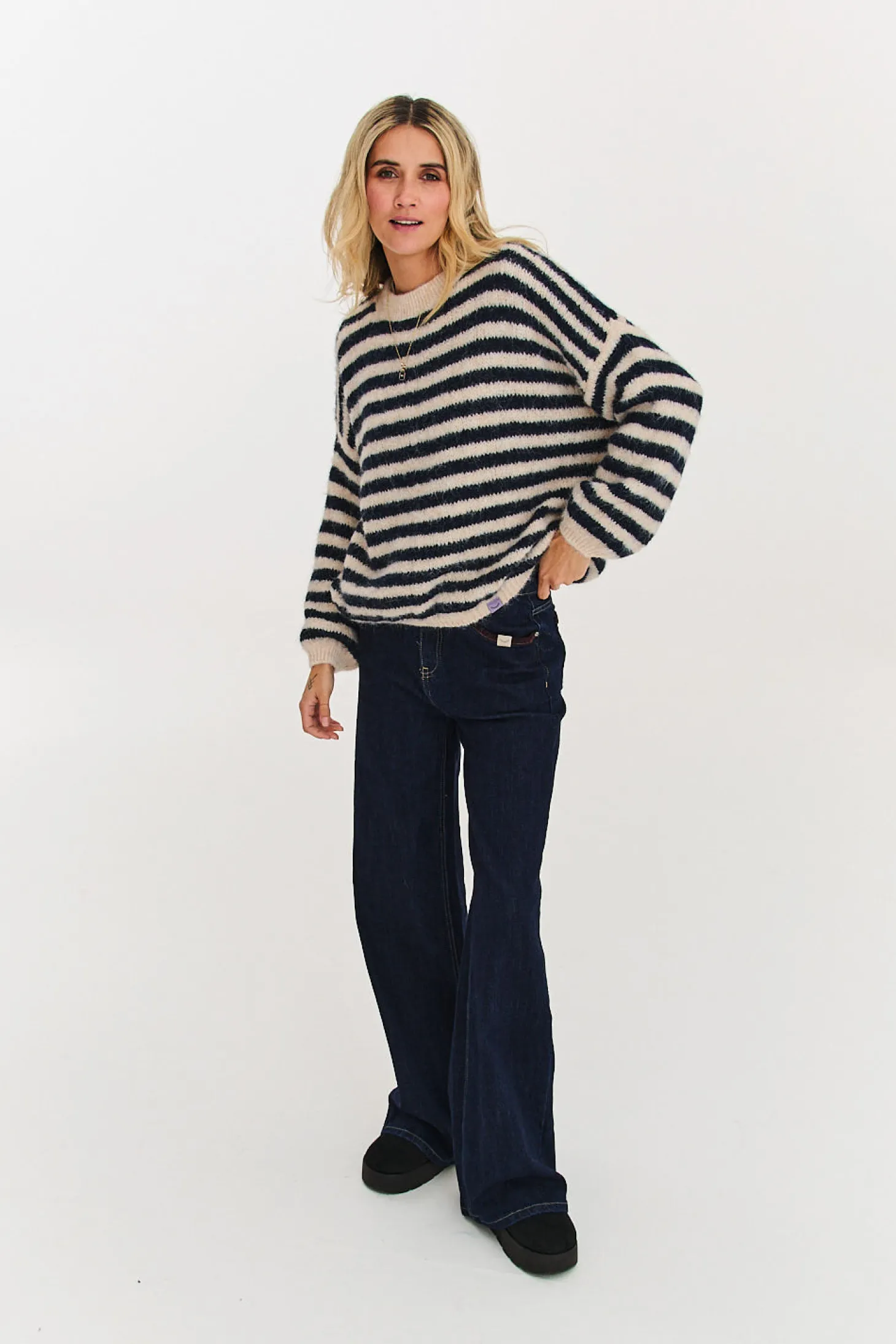 Sweter French Tale