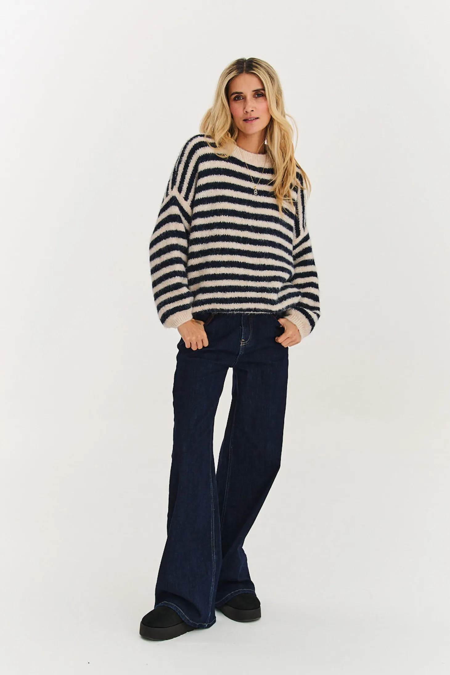 Sweter French Tale