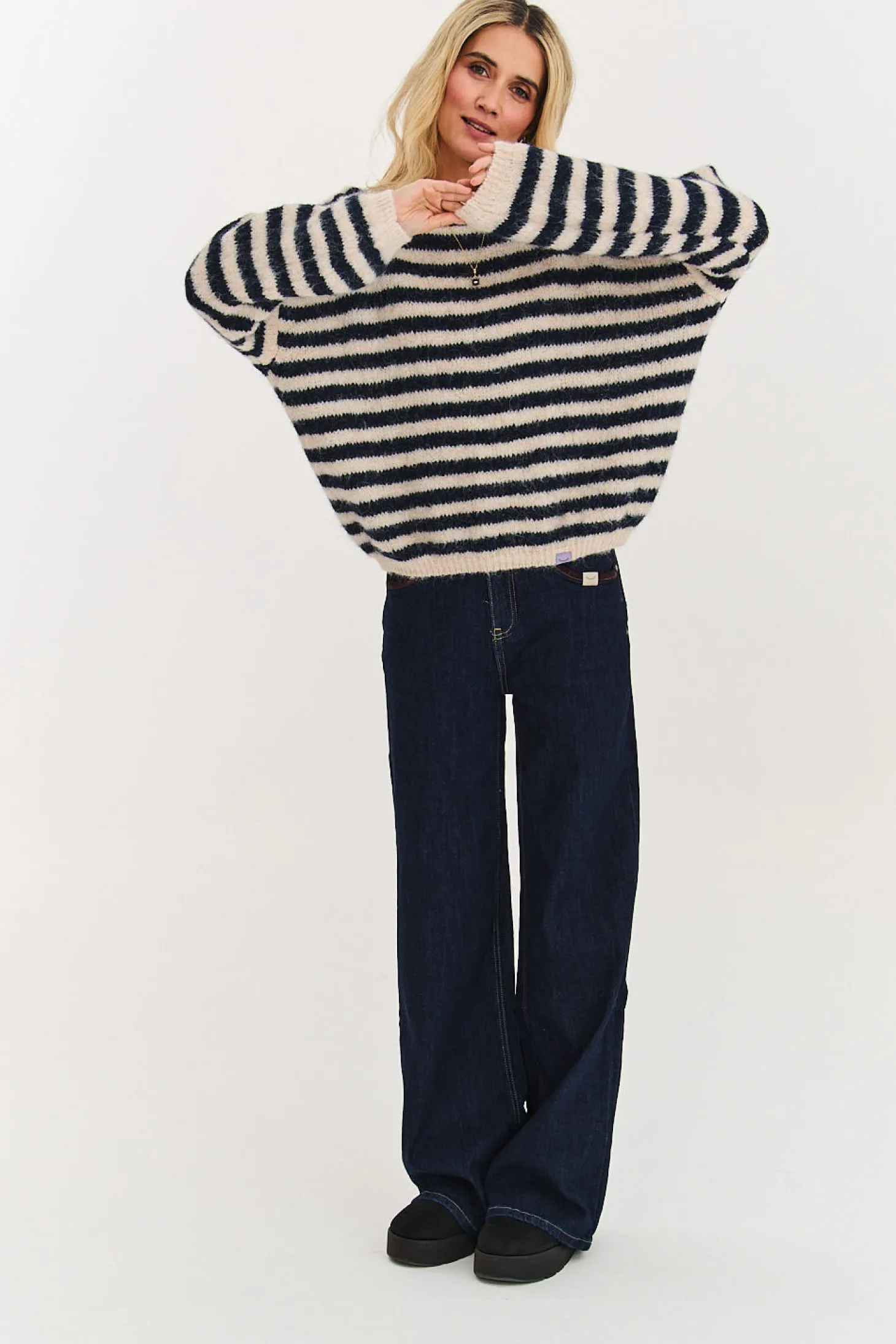 Sweter French Tale