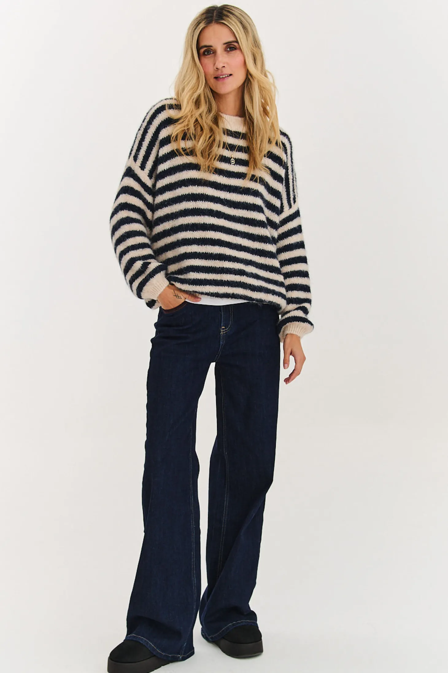 Sweter French Tale