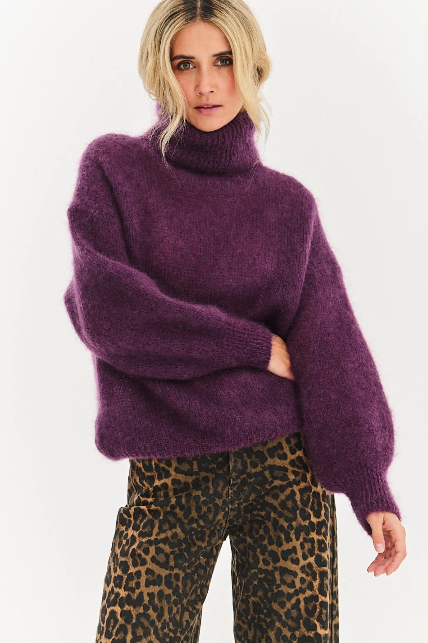 Sweter moherowy z golfem Nocturne