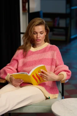 Sweter z wełną Strawberry Cream